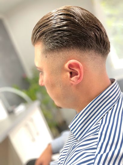 Arogant Barbershop by Laur Strada Puțul cu Brad 47