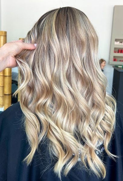 COLORISTI HAIR EXPERIENCE Strada Grădiniței 19