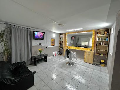 Csanád Barber Shop Strada Rândunicii 8