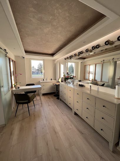 Mike’s Beauty Studio Strada Borsos Tamás 24